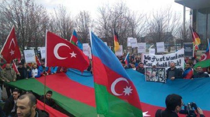 Une protestation a été tenue en Allemagne contre Sarkissian  - PHOTOS, VİDEO